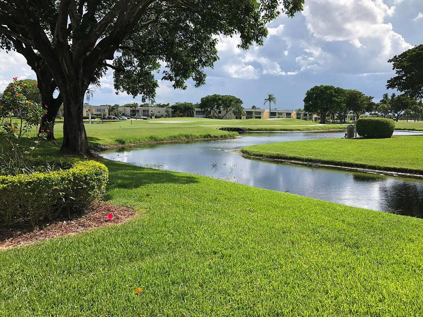 2 bed, 2.0 bath, 907 sqft, $3,100 — Photo 1
