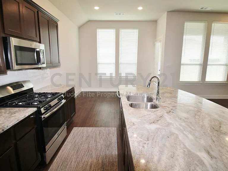 1665 Sheldon Dr — Photo 6