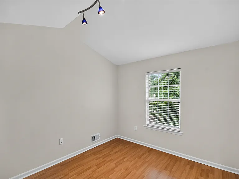 574 Beachway Ave — Photo 13