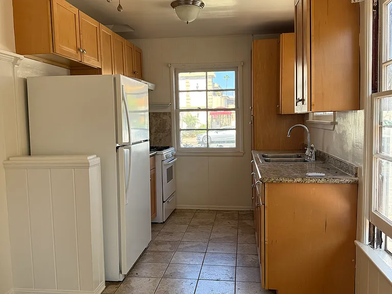 4545 Hazeltine Ave #101 — Photo 2