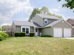 1073 Abbey Dr, Crystal Lake, IL 60014