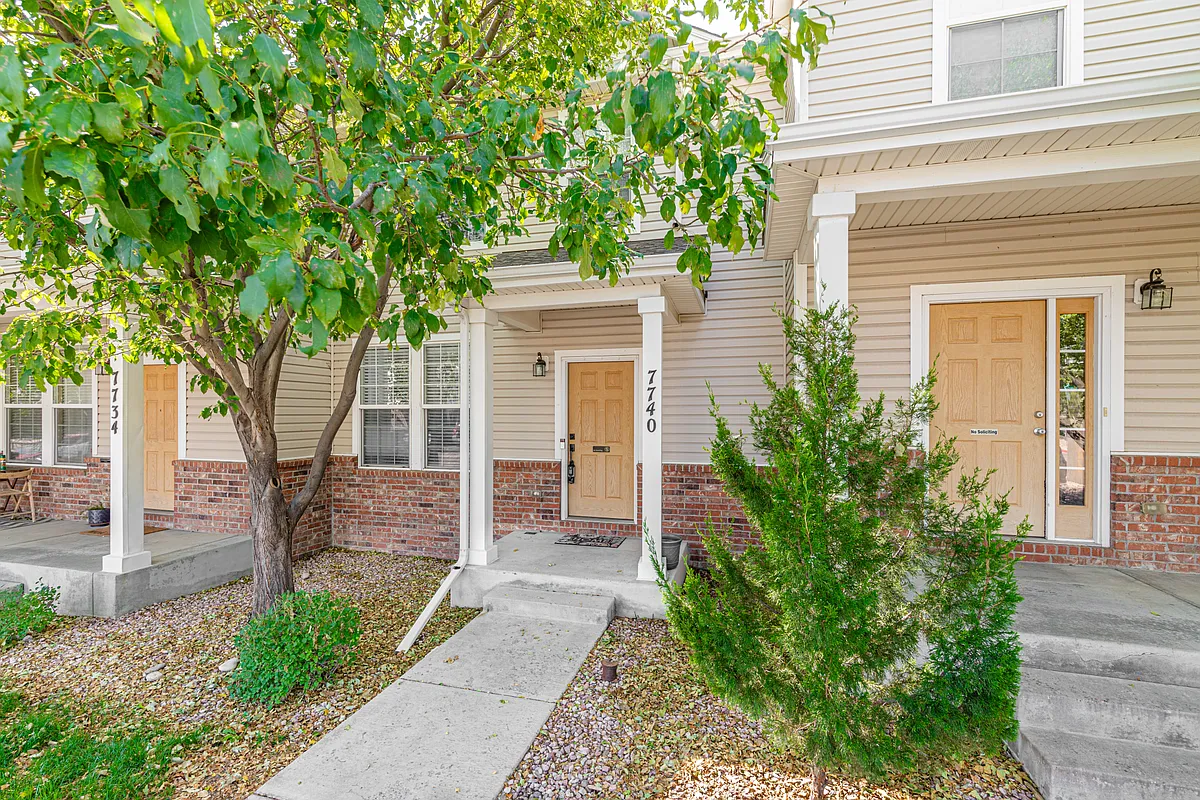 Building Photo - 7740 Sandy Springs Point #1