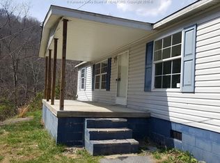 26 Tm Dr, Harts, WV 25524