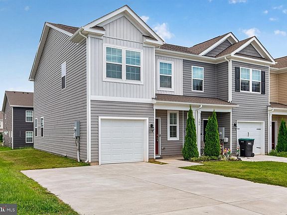 3rd image of 184 College Dr