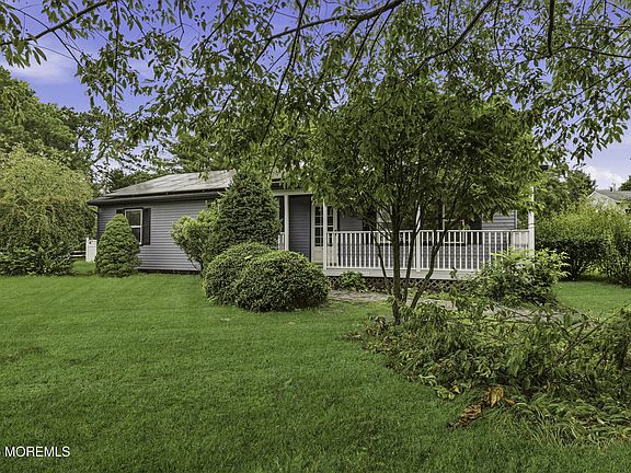 3rd image of 462 Champlain Street