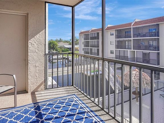 4th image of 9395 Pennsylvania Ave APT 33