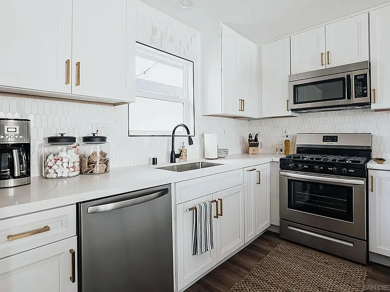 1229 Center Ave — Photo 12