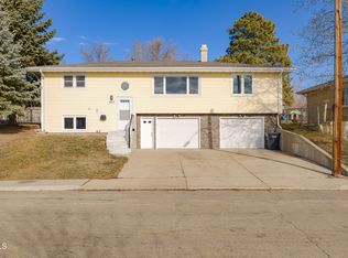 604 11th St NW, Mandan, ND 58554