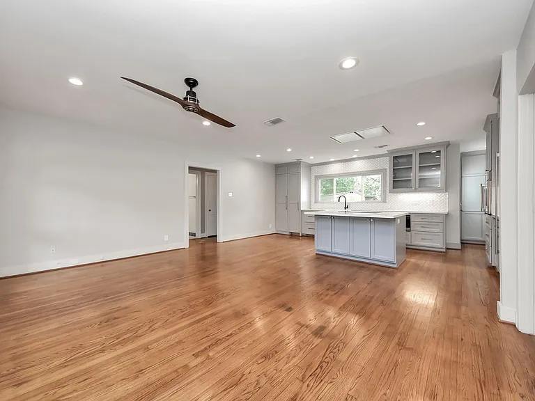 843 W 41st St — Photo 9
