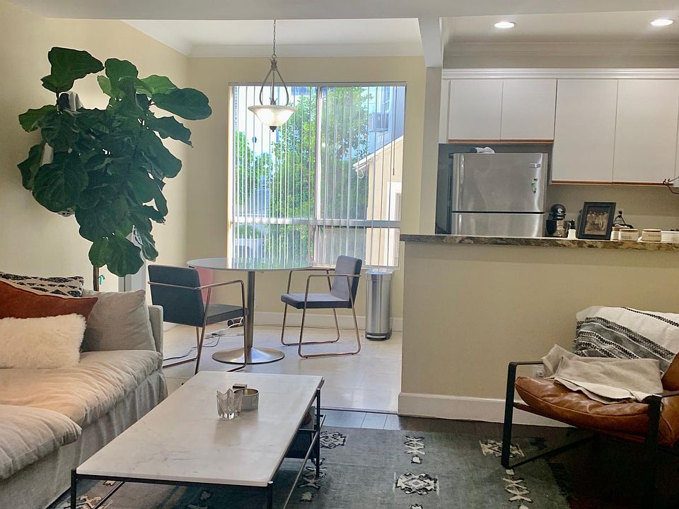 1st image of 1115 Larrabee St APT 205