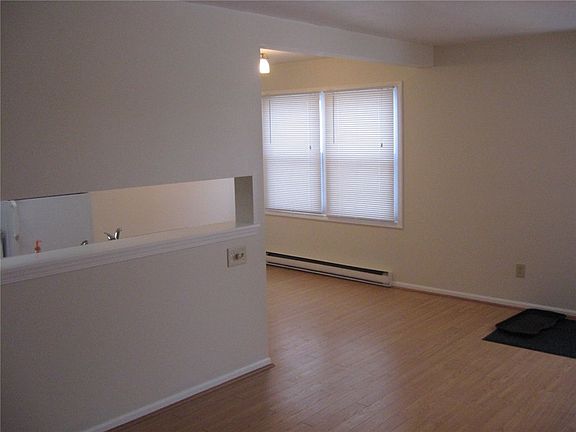 4th image of 22 Arrowhead Way N