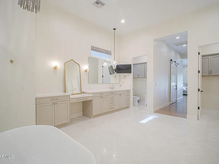 12424 E Victoria St — Photo 72