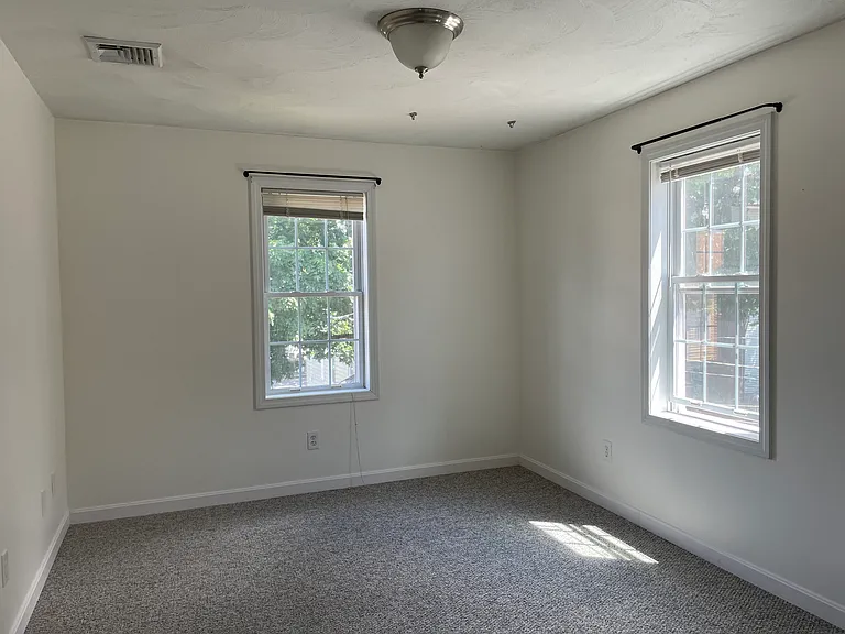 46 N Ashland St — Photo 9