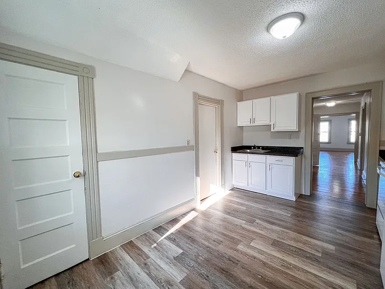 111-115 Lincoln St — Photo 6