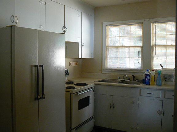 3rd image of 1704 N Troup St
