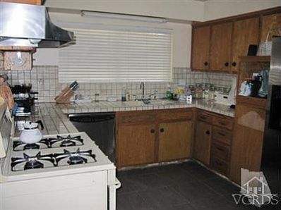 3rd image of 1868 N Croydon Ave