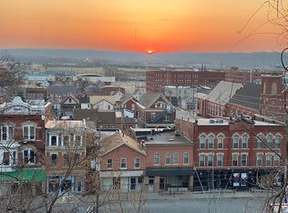 1860 Heeb St, Dubuque, IA 52001