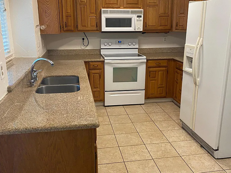 1325 Kesser Dr — Photo 6