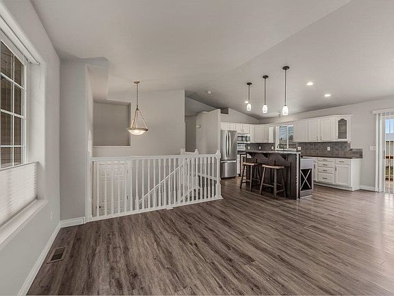 4th image of 611 S Barker Rd