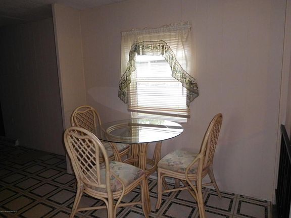 5th image of 180 Chestnut Dr