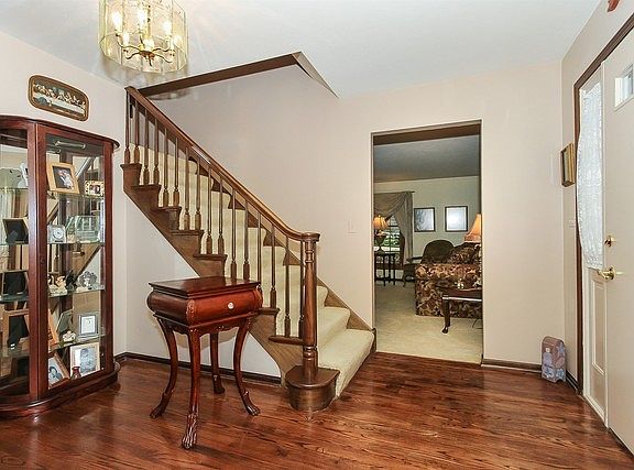 2nd image of 254 Patricia Ln