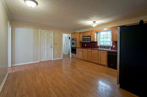 4th image of 130 Virginia Dr