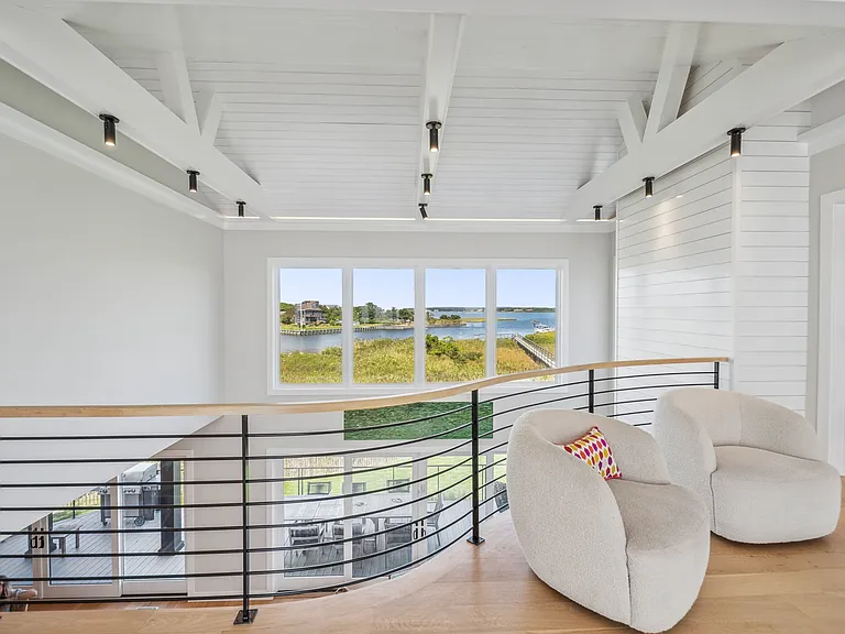 102 Dune Rd — Photo 15