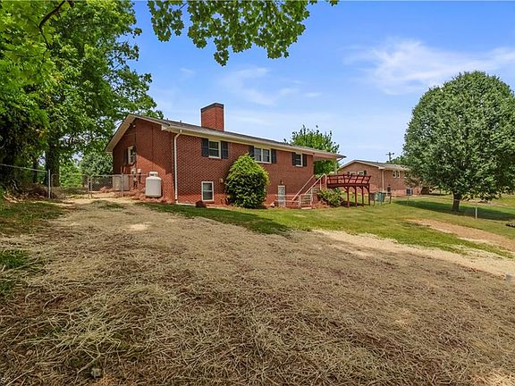5th image of 143 Gwynwood Dr