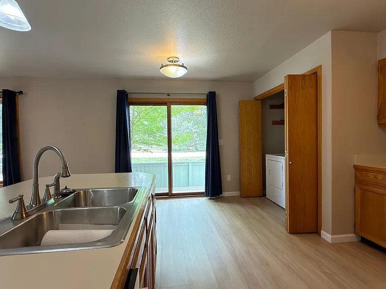 1037 Driftwood Dr — Photo 8