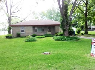 1607 Sunset Dr, Carmi, IL 62821