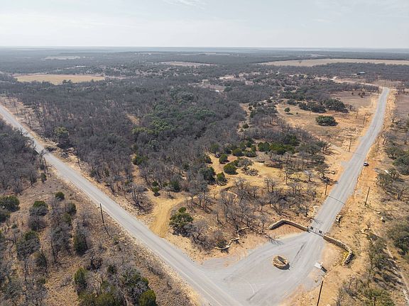 4th image of 131 Century Oaks Ln