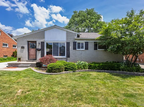 32204 Leelane Rd, Farmington, MI 48336