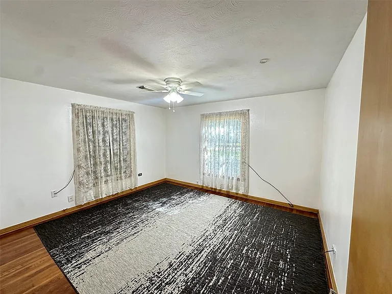 2810 N Houston Dr — Photo 7
