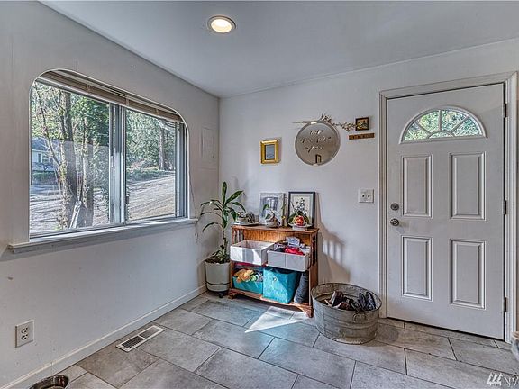 3rd image of 601 Adele Ave