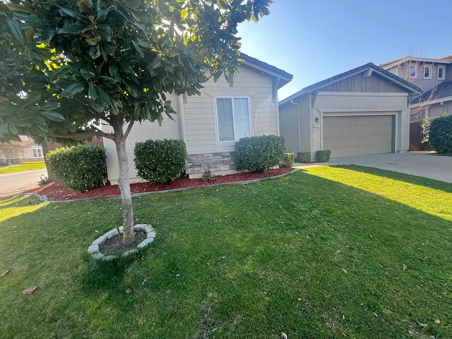 Elegant Single-Story 3-Bedroom Home in a Prime Central Location — Photo 1