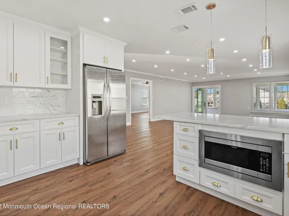 24 Wolverton Place, Manchester, NJ 08759