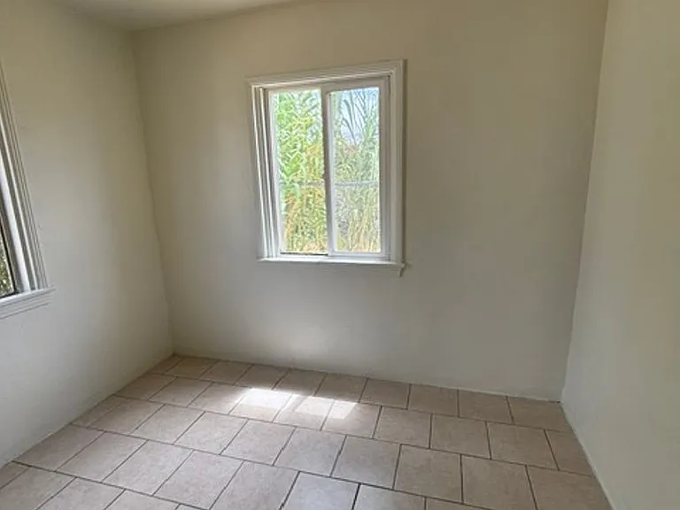 918 W Hays St — Photo 14