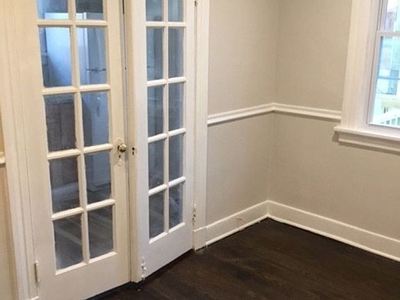 5th image of 2403 Langston Ave