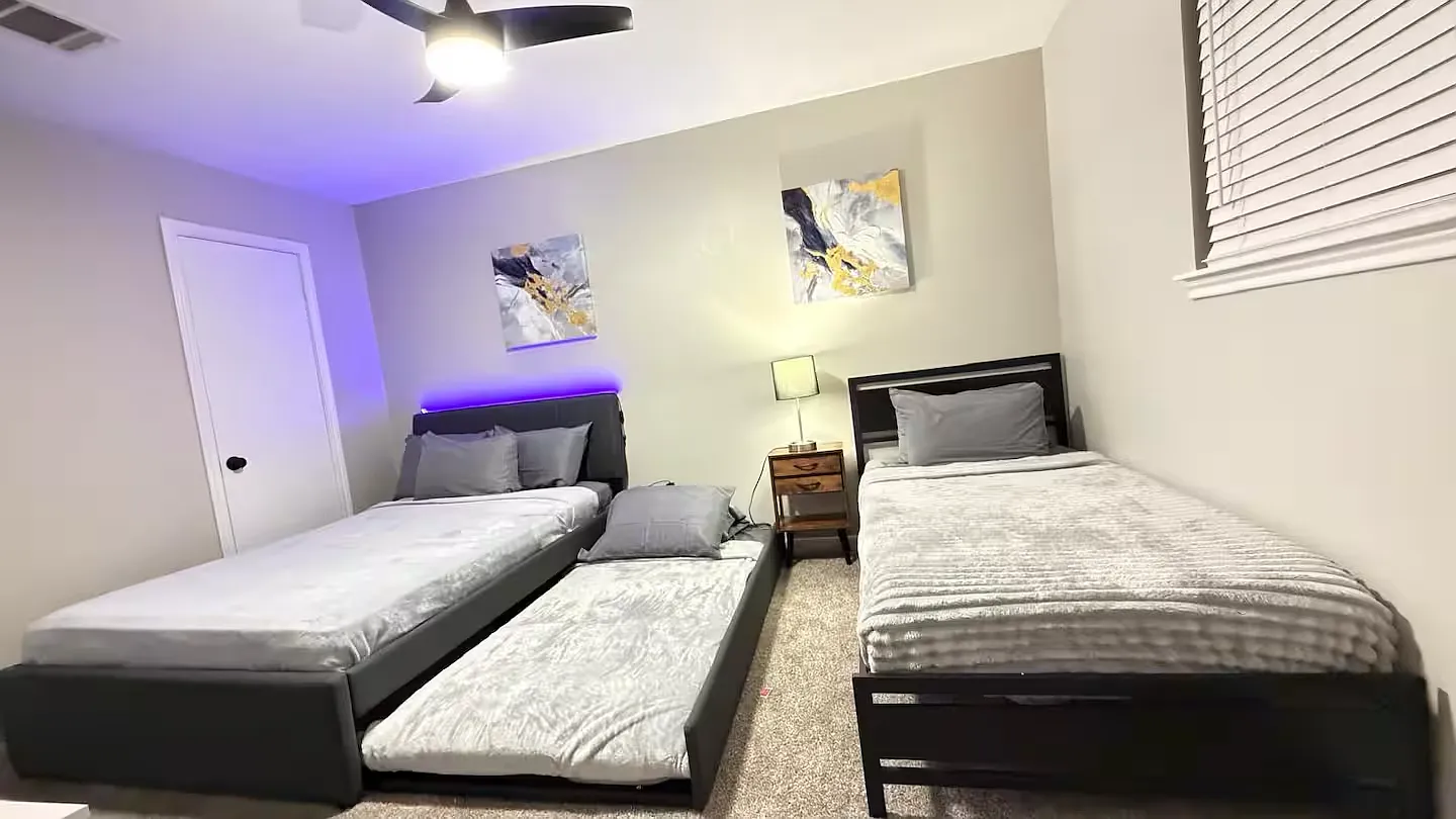 5 bed, 2360 sqft, $600 — Photo 4