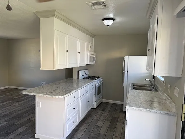 2556 Sabre Ct — Photo 6