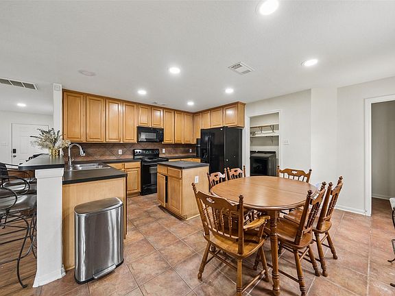 3rd image of 2719 Chatford Hollow Ln