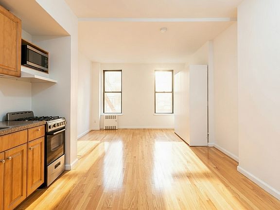 3rd image of 237 E 53rd St APT 5D