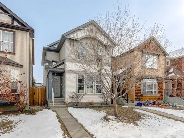 38 NW Autumn Cres SE, Calgary, AB T3M 0H6