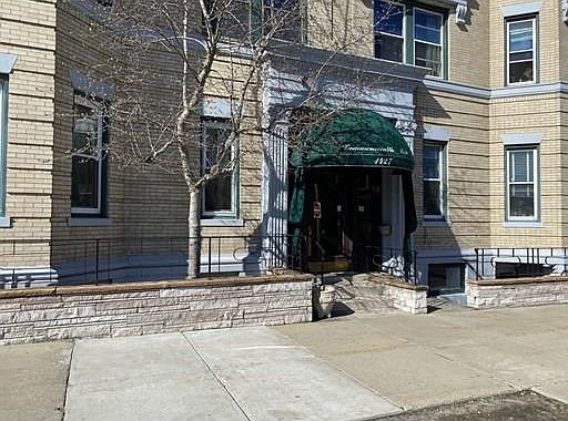 2nd image of 1423 Commonwealth Ave APT 503