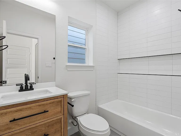 6321 Foster St — Photo 8