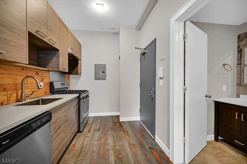 1 bed, 1.0 bath, $1,595 — Photo 3