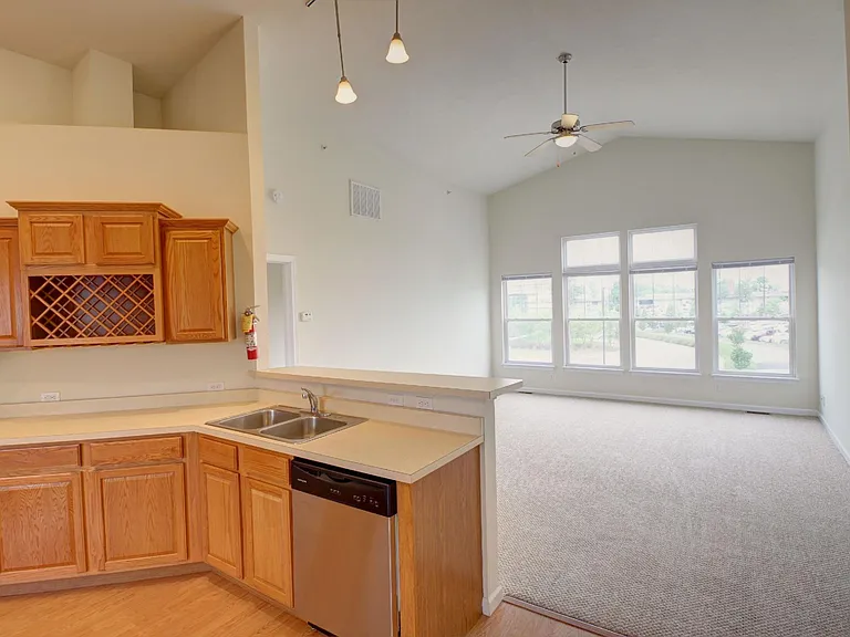 Scholar's Quad Collegiate Apartments — Photo 40