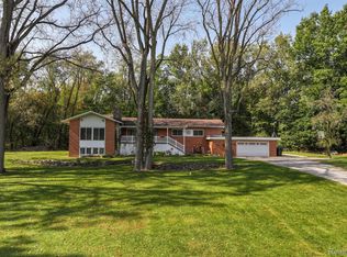 2147 Sycamore Cir, Burton, MI 48509