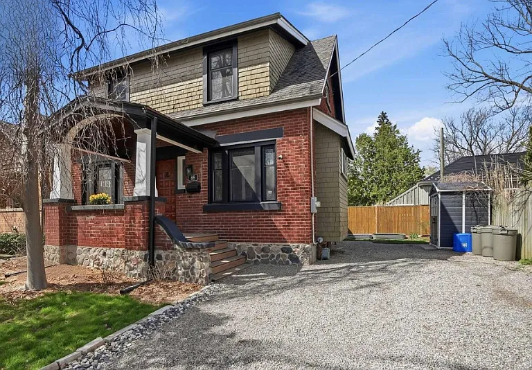 88 Tecumseh Ave E — Photo 1