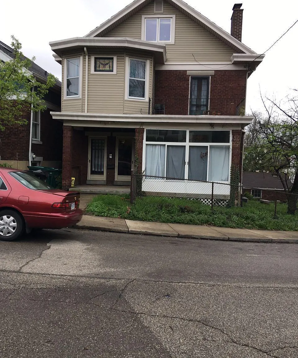 4 bed, 1100 sqft, $1,990 — Photo 1
